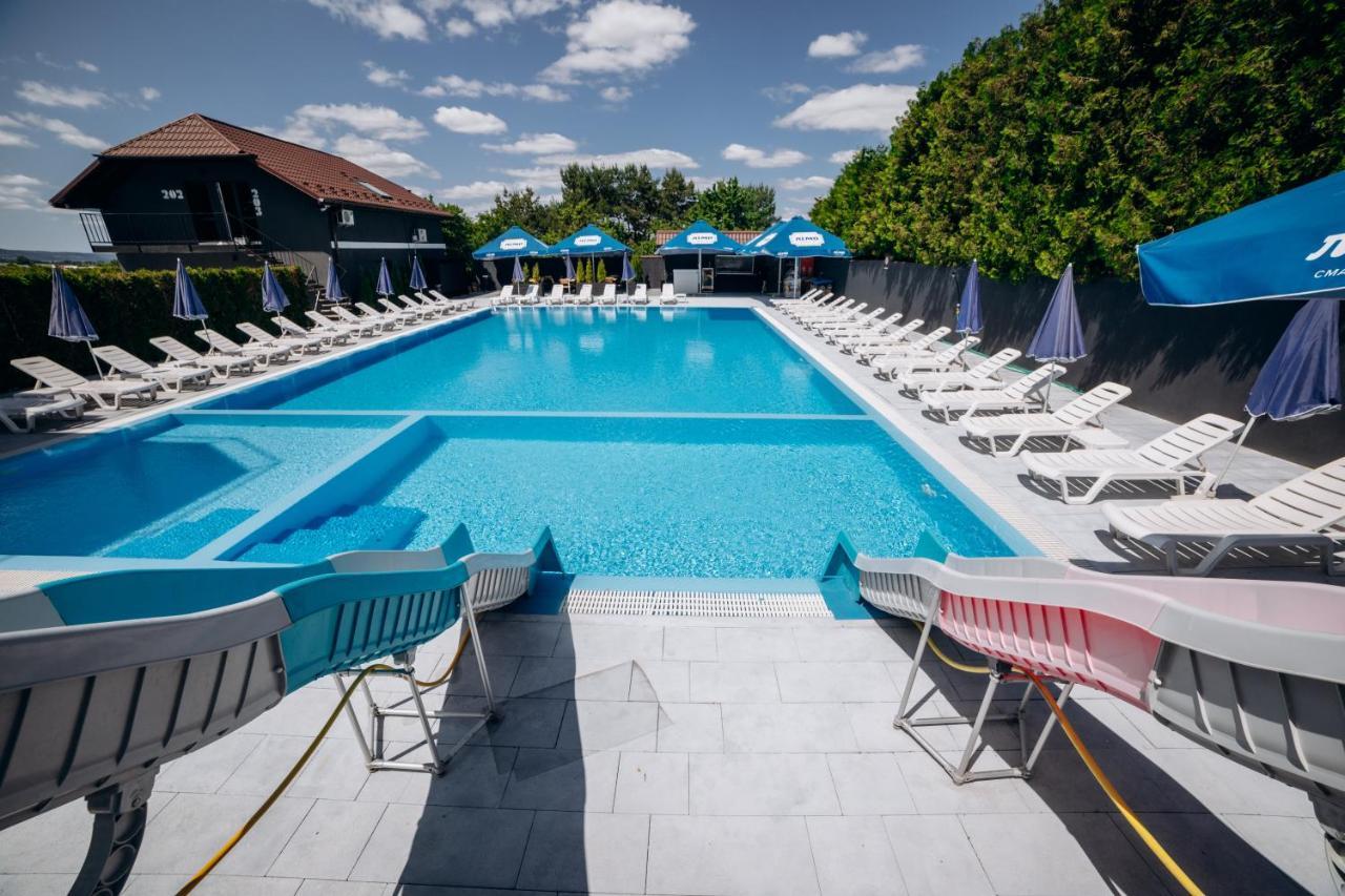 Avalon Hotel&Pool Єлиховичі Екстер'єр фото